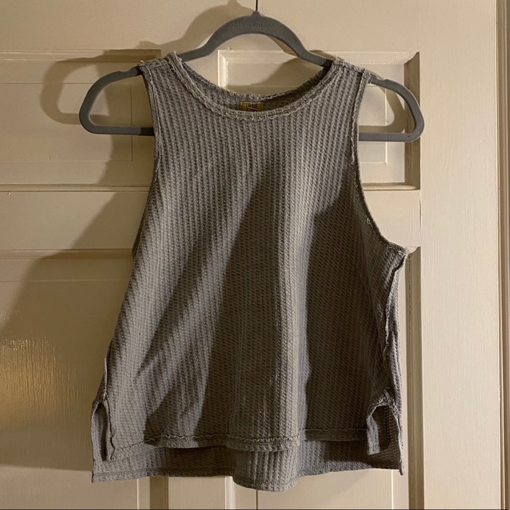 semi-cropped gray top